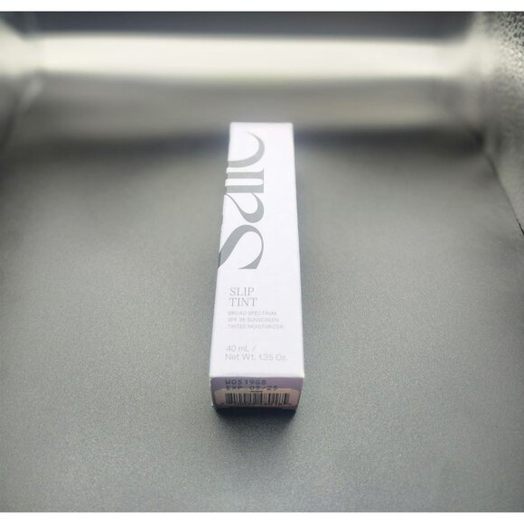 Quick Sale due to exp date 05/25 Saie Slip Tint Tinted Moisturizer SPF 35 (Nine) - Picture 3 of 8